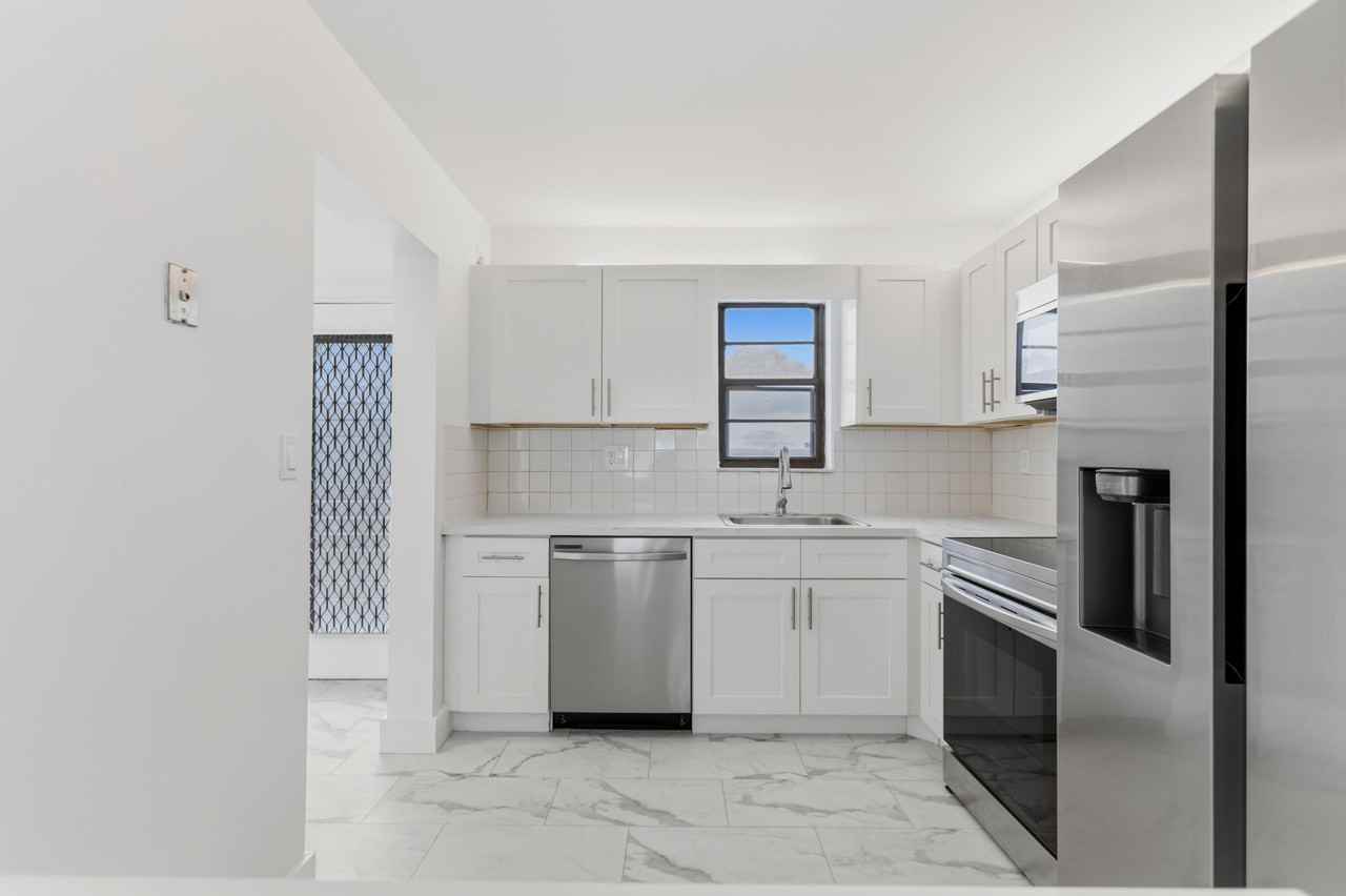 9233 Sw 8th St #404 - Photo 6 of 37