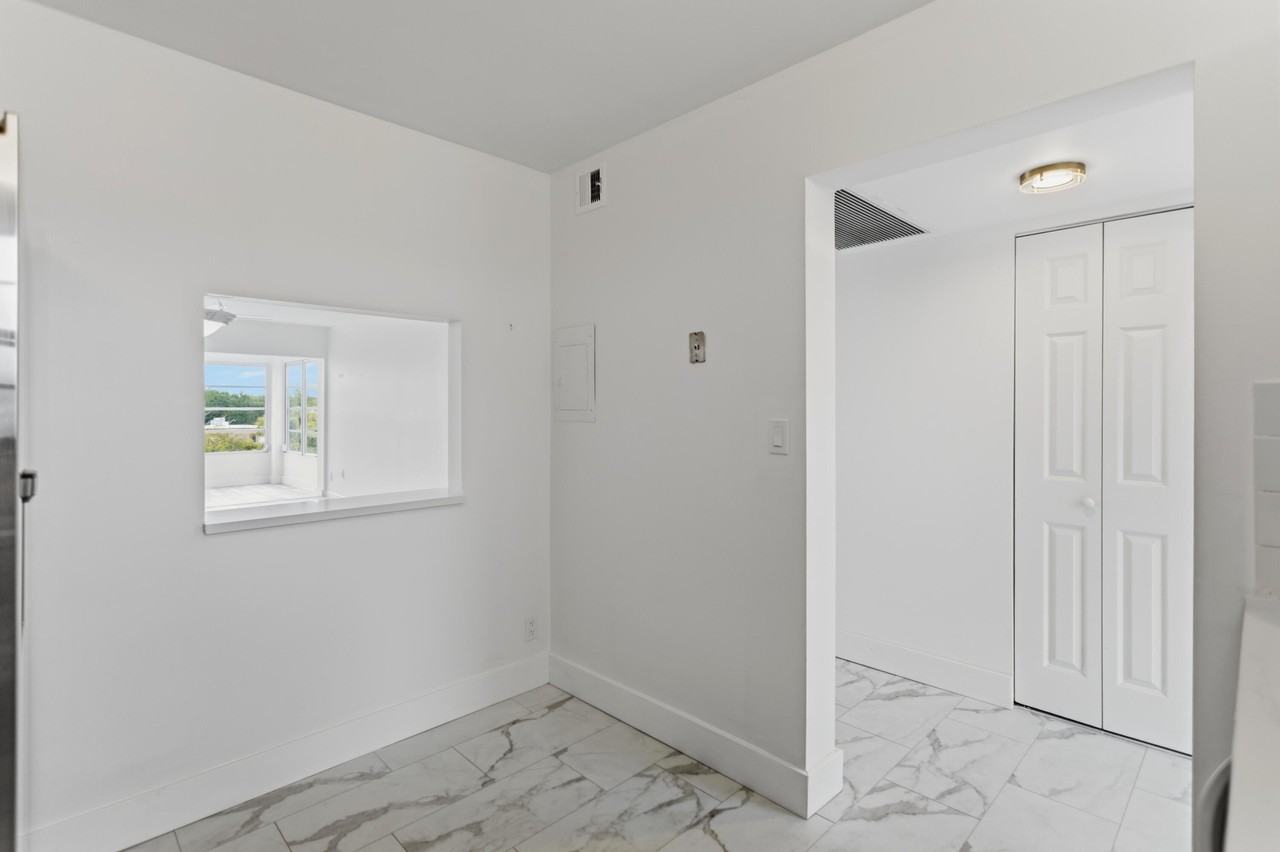 9233 Sw 8th St #404 - Photo 7 of 37