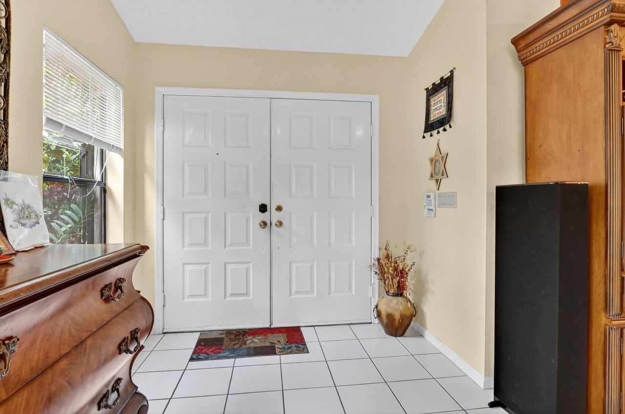 20803 Cabrillo Way - Photo 5 of 50