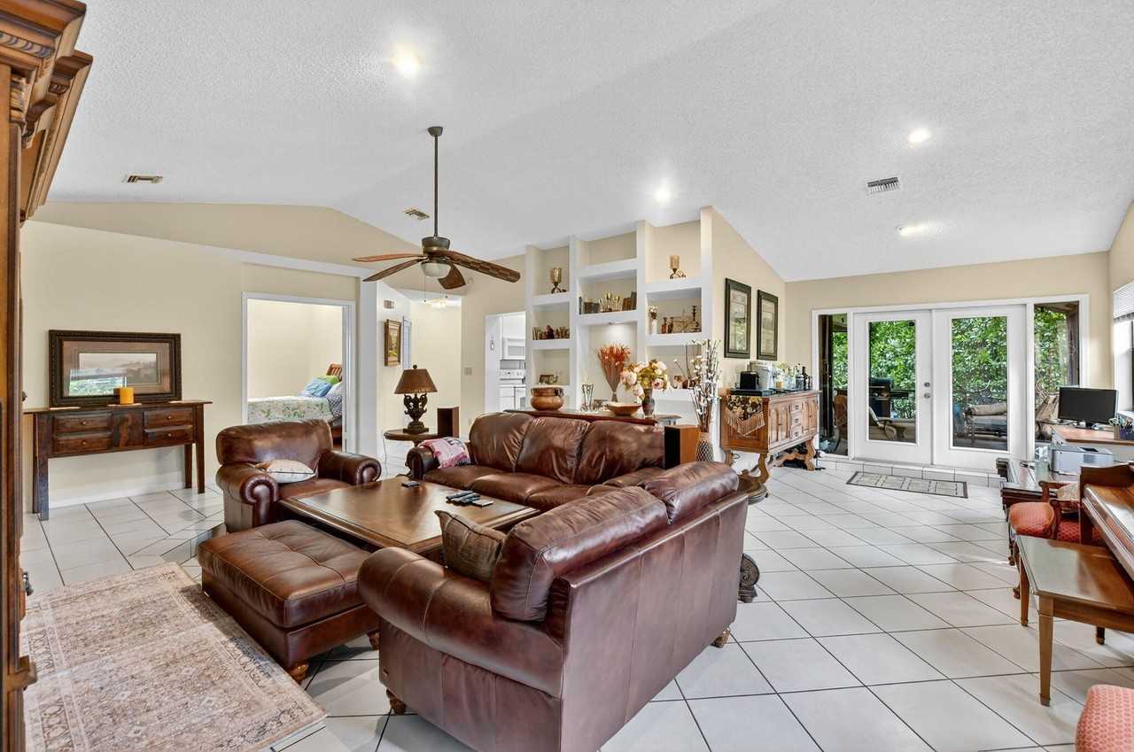 20803 Cabrillo Way - Photo 6 of 50