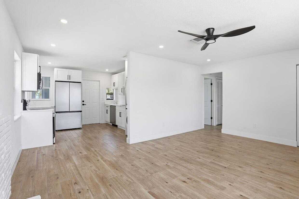 2312 Redwood Rd - Photo 4 of 14