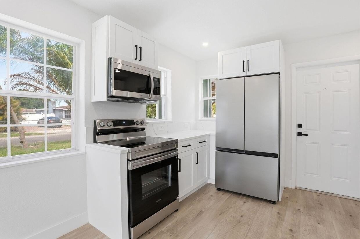 2312 Redwood Rd - Photo 7 of 14