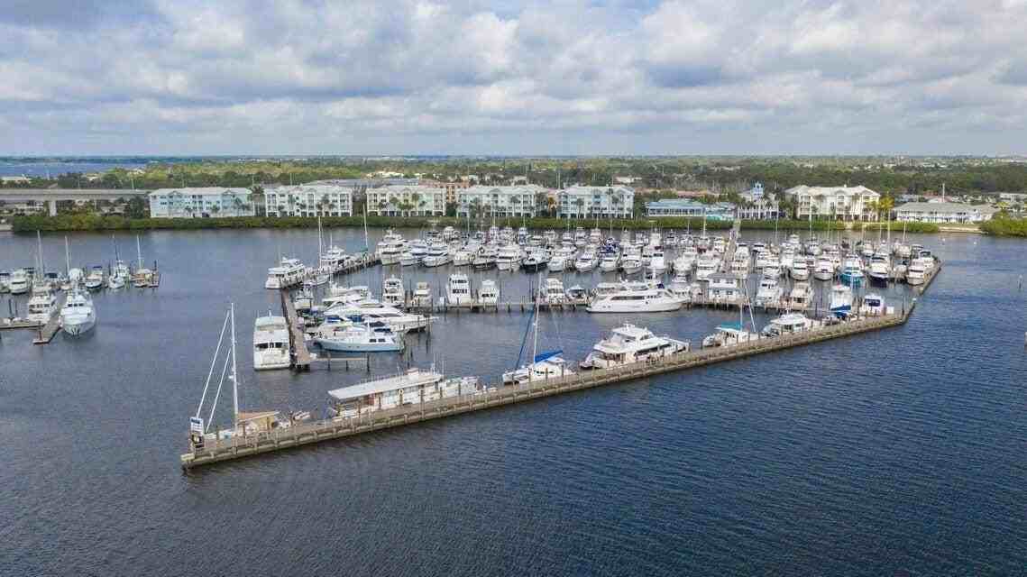 975 Nw Flagler Ave #403