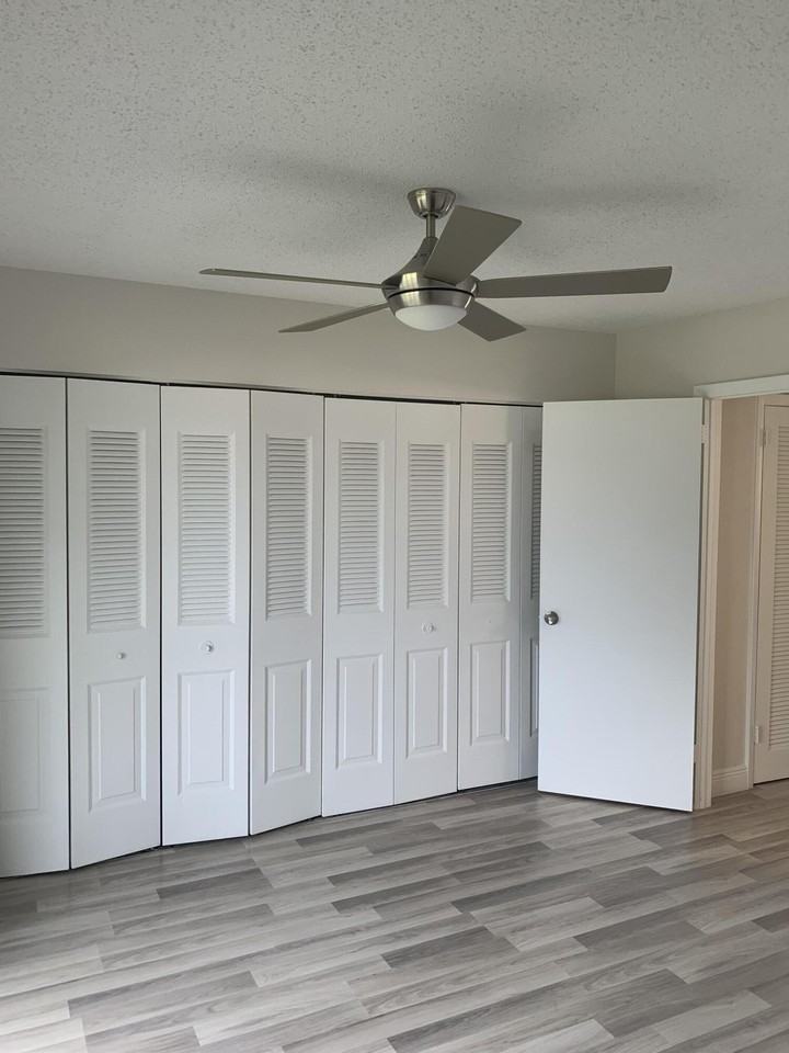 204 Canterbury I - Photo 7 of 12