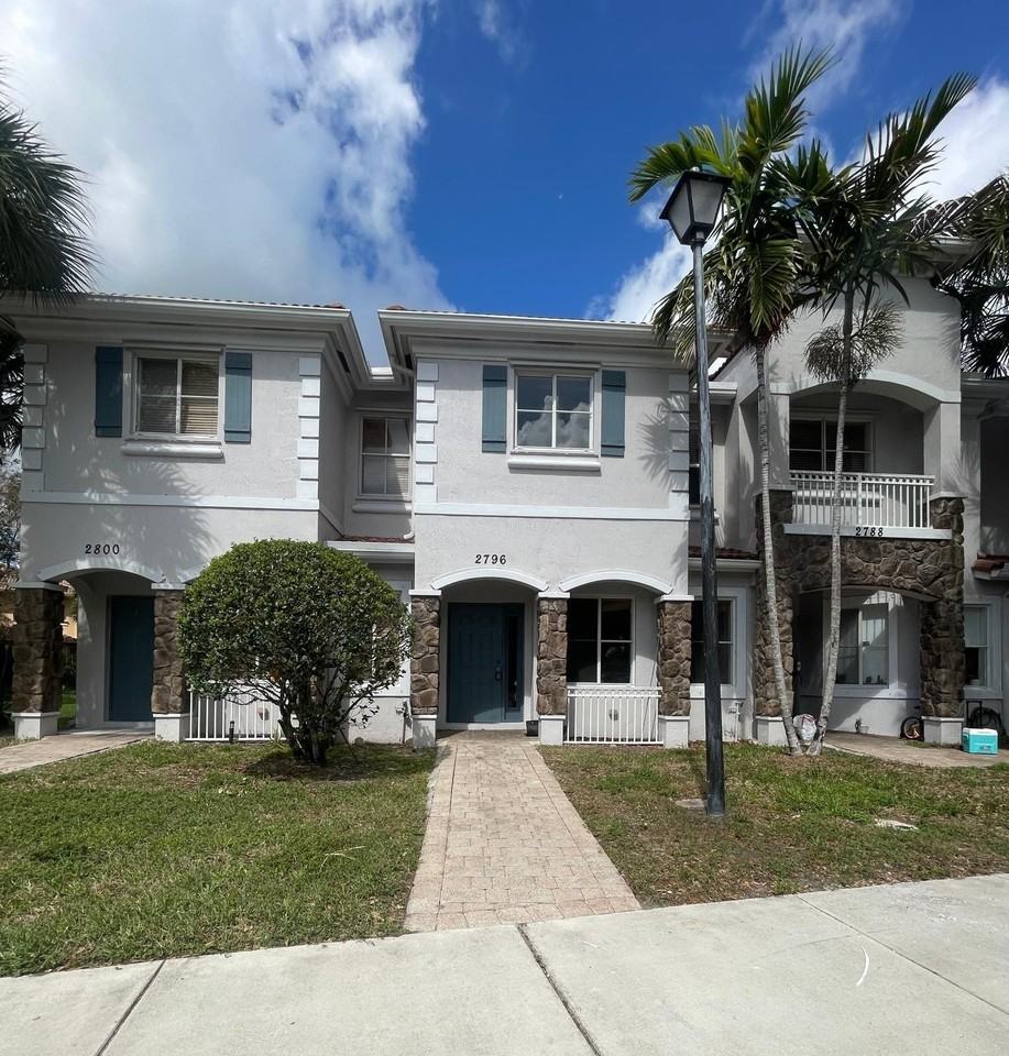 2796 Sw 83rd Ave #102 - Photo 2 of 13