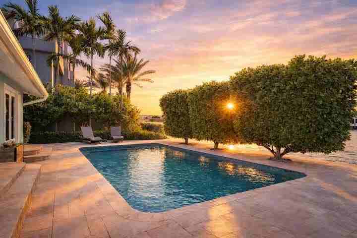 3018 Ne 26th St - Photo 2 of 40