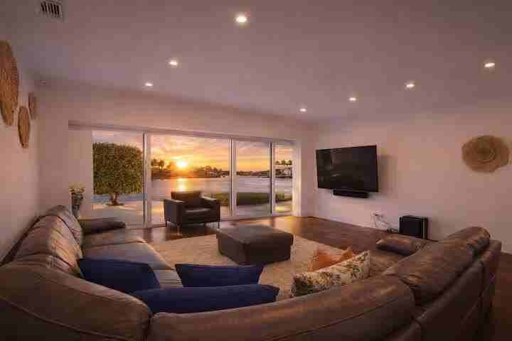 3018 Ne 26th St - Photo 3 of 40