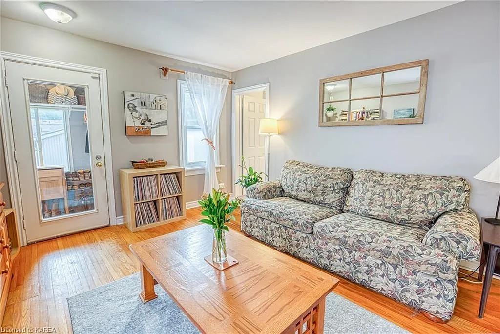 15 Balaclava St #1 - Photo 2 of 13