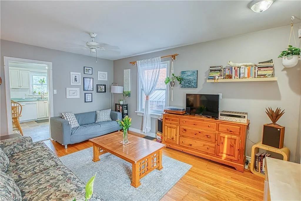 15 Balaclava St #1 - Photo 3 of 13