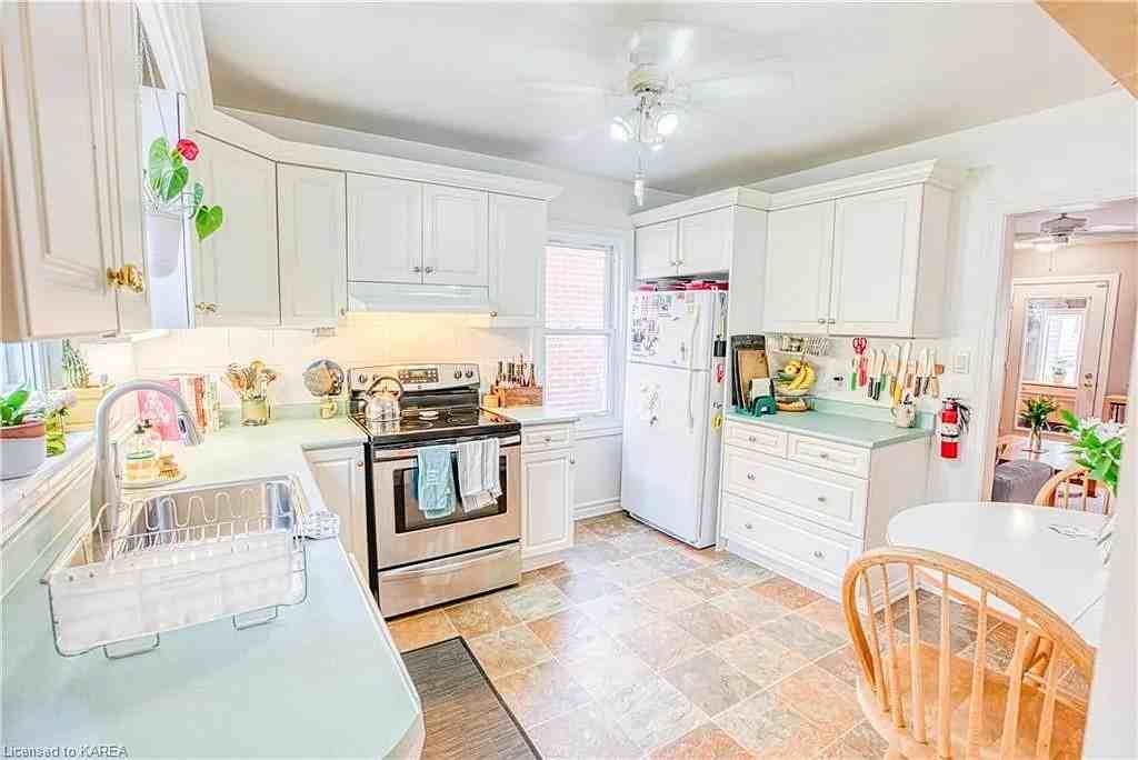 15 Balaclava St #1 - Photo 4 of 13