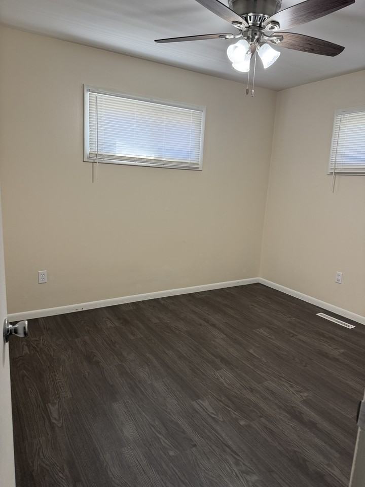 502 N Cedar St #1 - Photo 3 of 10