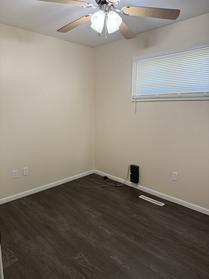 502 N Cedar St #1 - Photo 4 of 10