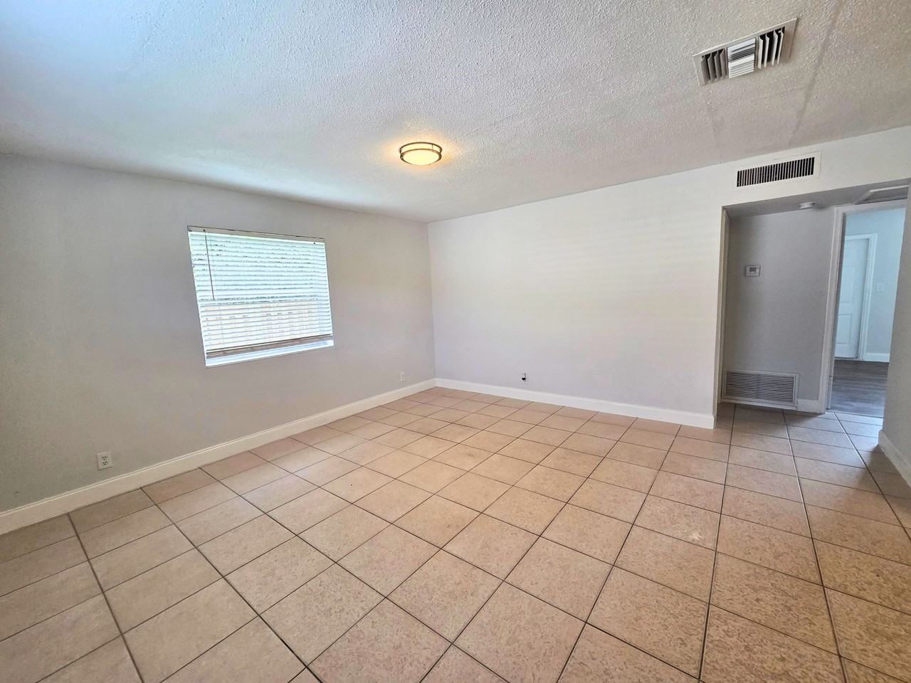 440 Nw 40th Ct #4 - Photo 2 of 17