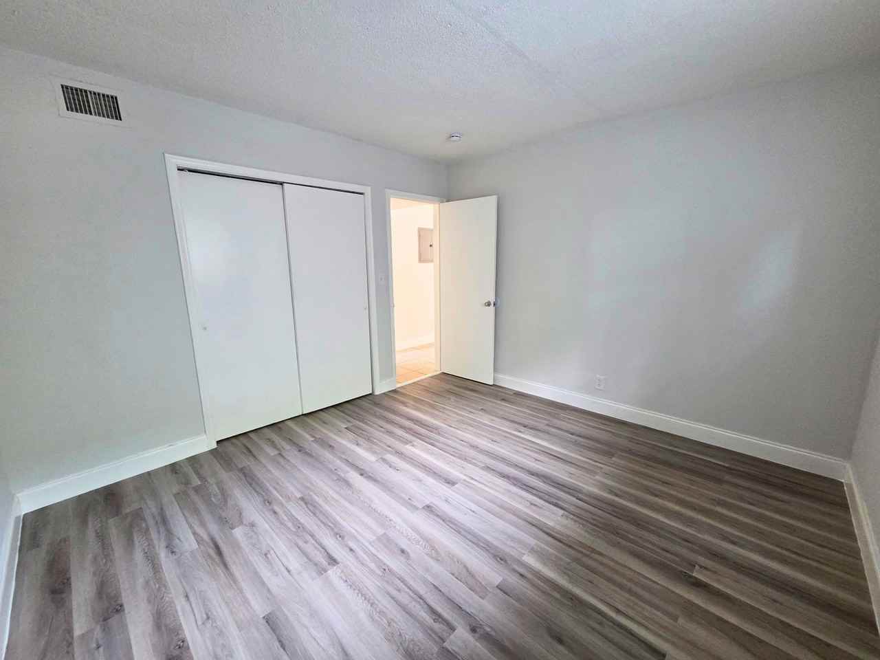 440 Nw 40th Ct #4 - Photo 6 of 17