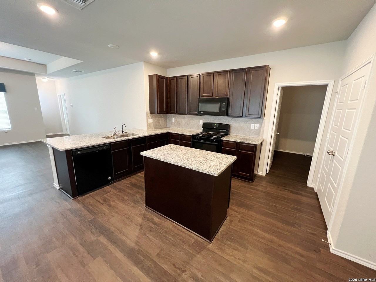 156 Hunters Brk - Photo 4 of 42