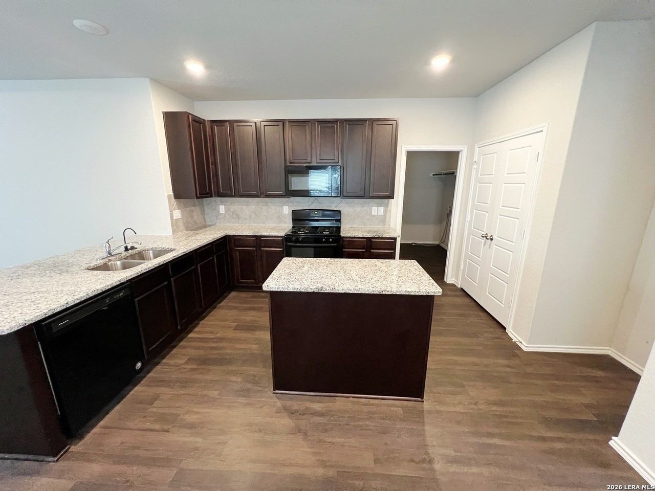 156 Hunters Brk - Photo 5 of 42