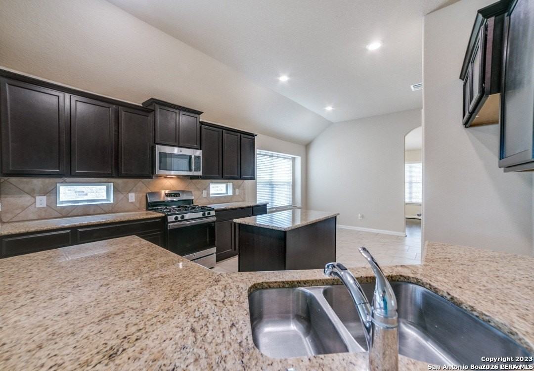 5034 Italica Rd - Photo 2 of 10