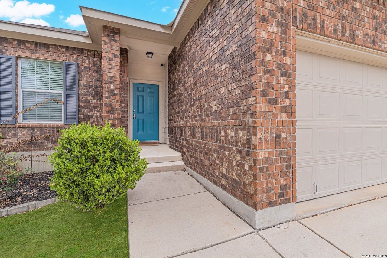 12239 Hamlin Crk - Photo 2 of 36