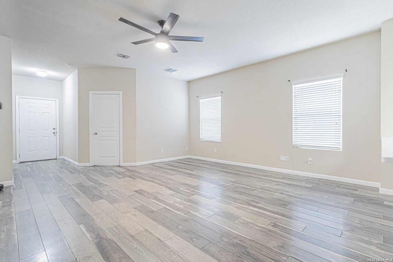 12239 Hamlin Crk - Photo 5 of 36