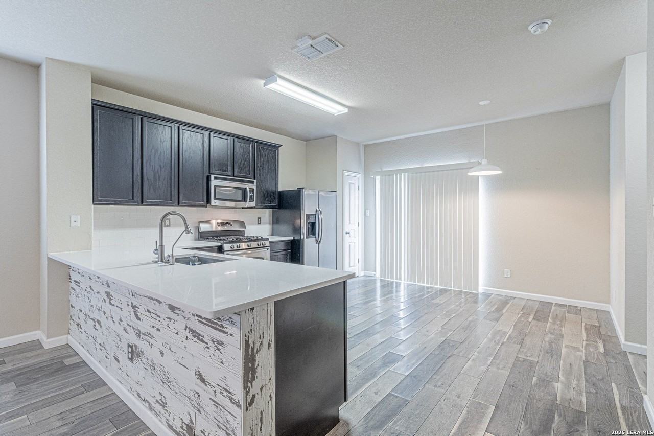 12239 Hamlin Crk - Photo 6 of 36