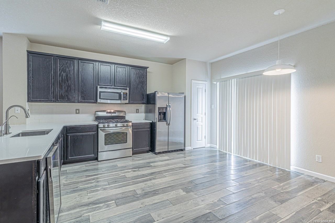 12239 Hamlin Crk - Photo 7 of 36