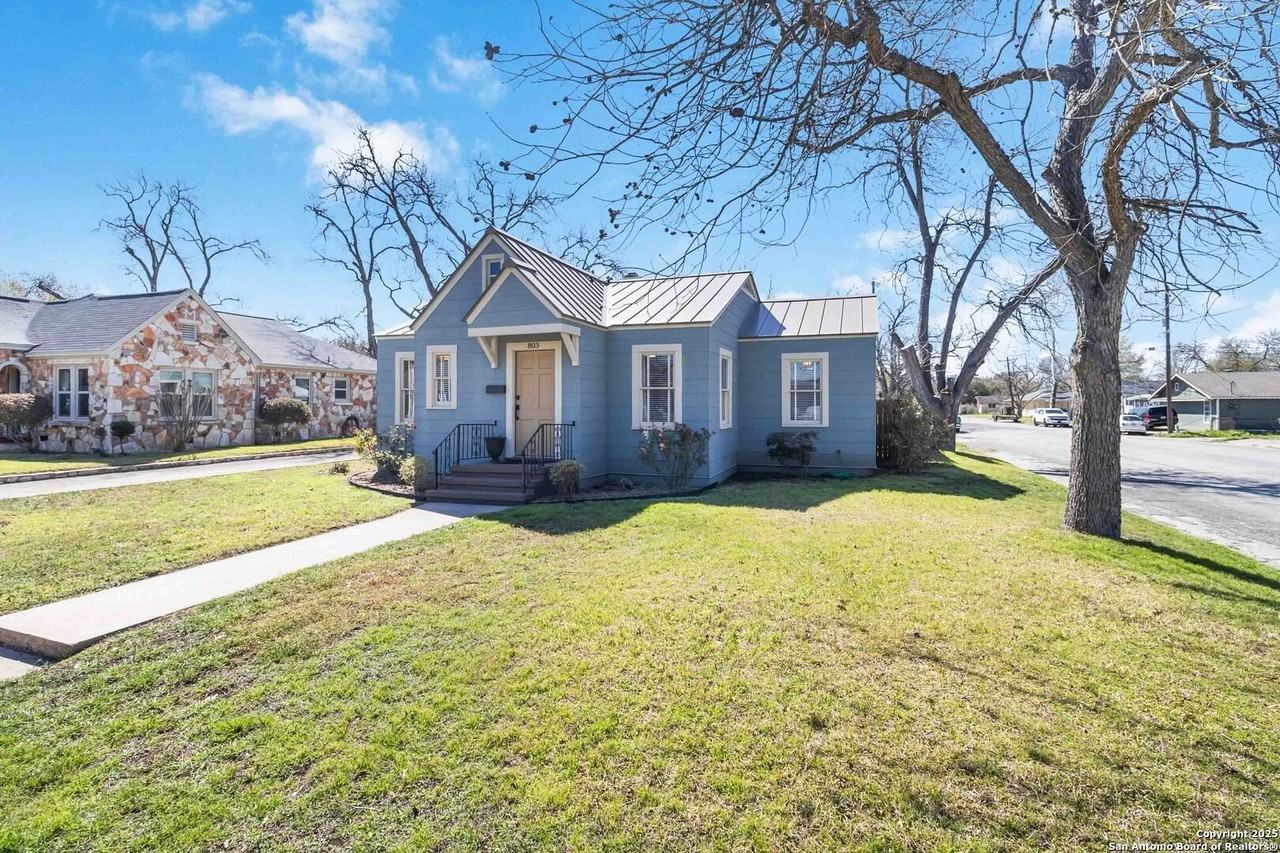 803 Bismark St - Photo 2 of 27