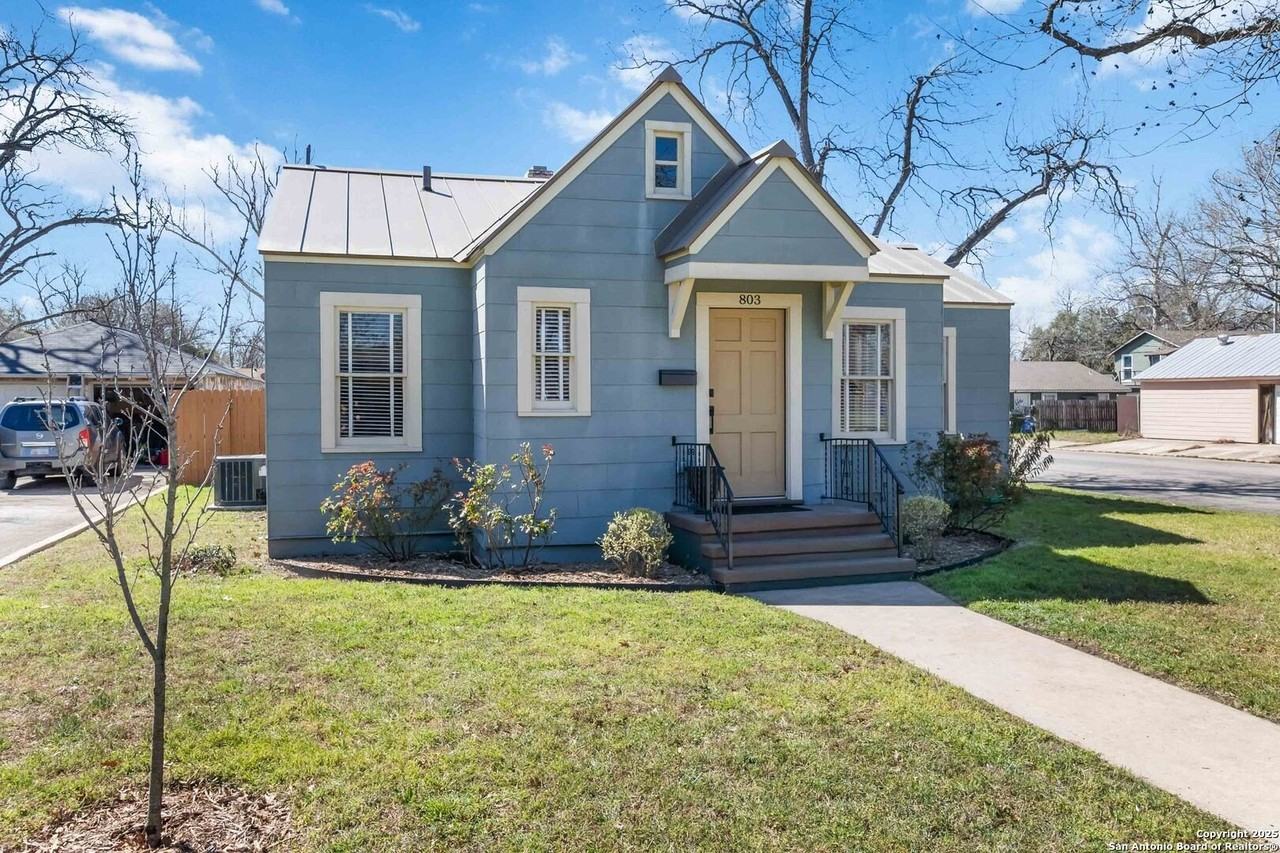 803 Bismark St - Photo 3 of 27