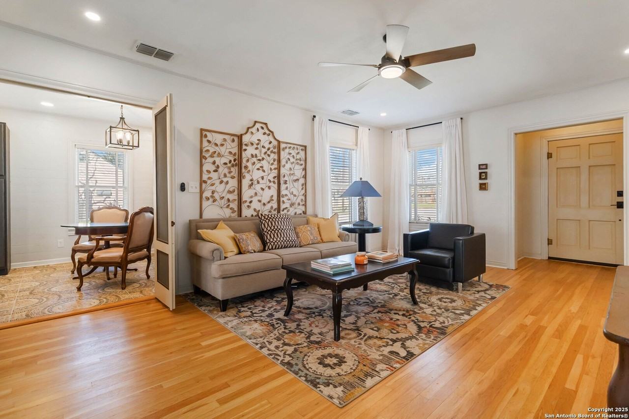 803 Bismark St - Photo 4 of 27