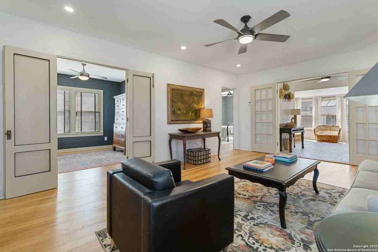 803 Bismark St - Photo 6 of 27