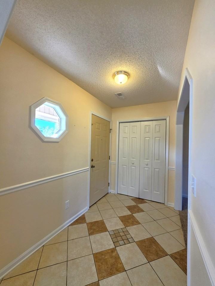 450 Derek Dr - Photo 4 of 33