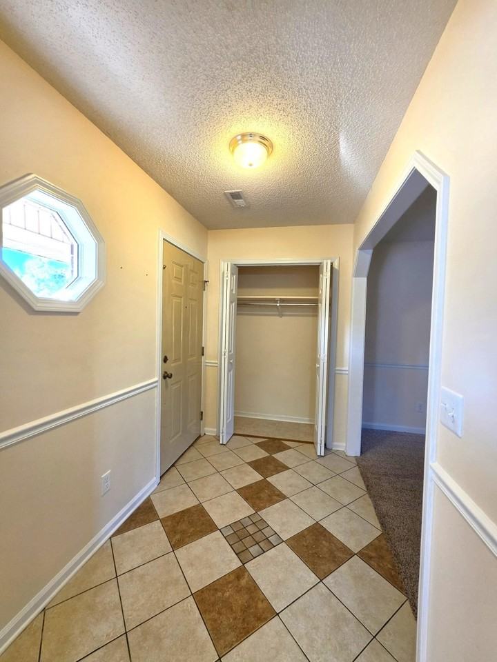 450 Derek Dr - Photo 5 of 33