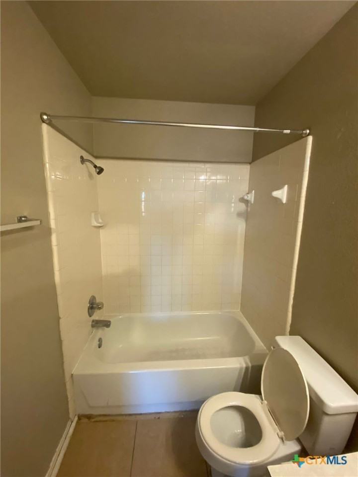 4002 Doraine Ct #B - Photo 7 of 31