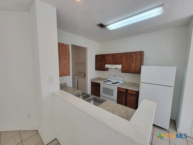 814 Sagewood Trl - Photo 3 of 24