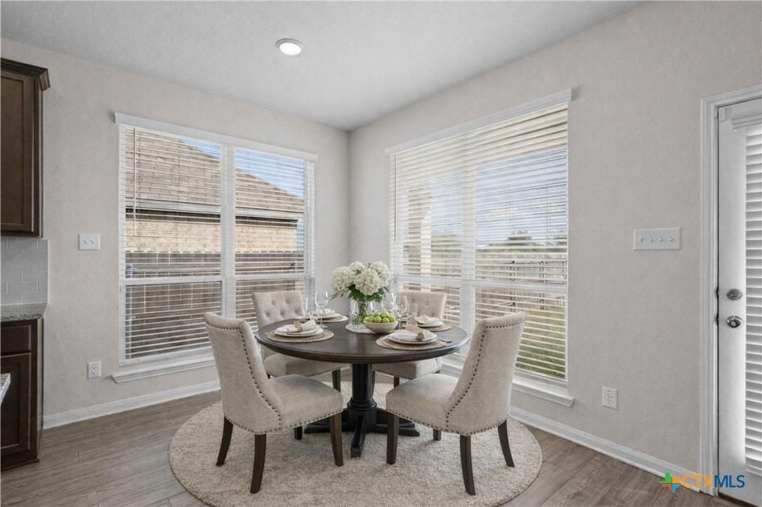 1037 Shelby Dr - Photo 5 of 38