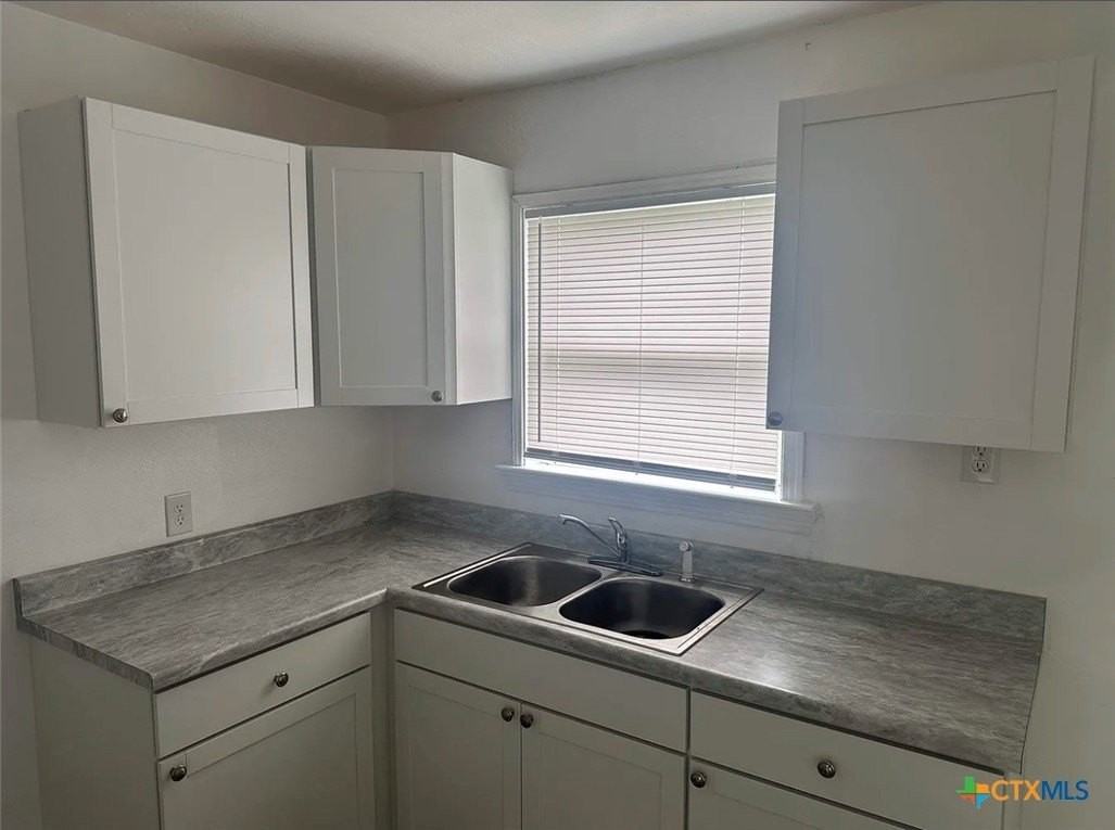 1104 Duncan Ave - Photo 3 of 7