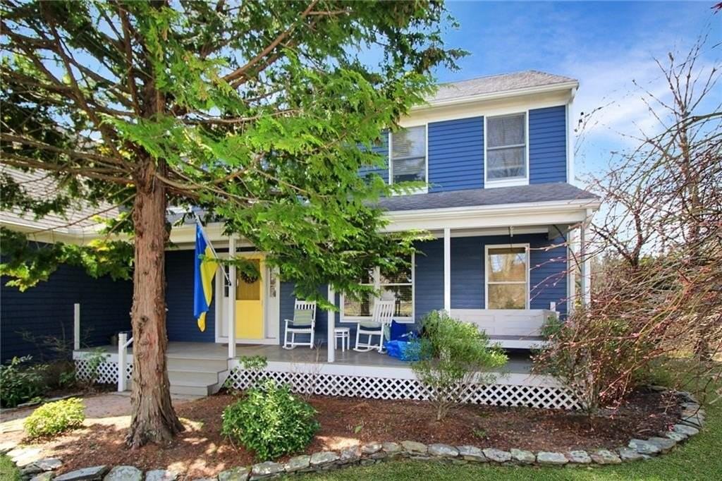 641 Middle Rd - Photo 2 of 32