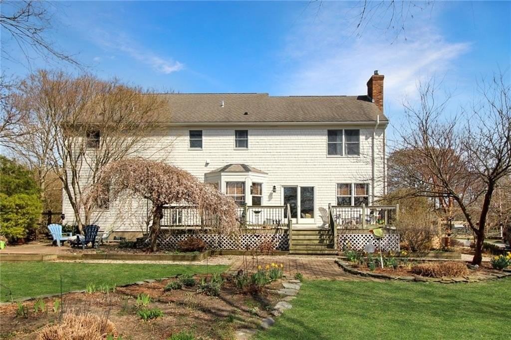 641 Middle Rd - Photo 3 of 32