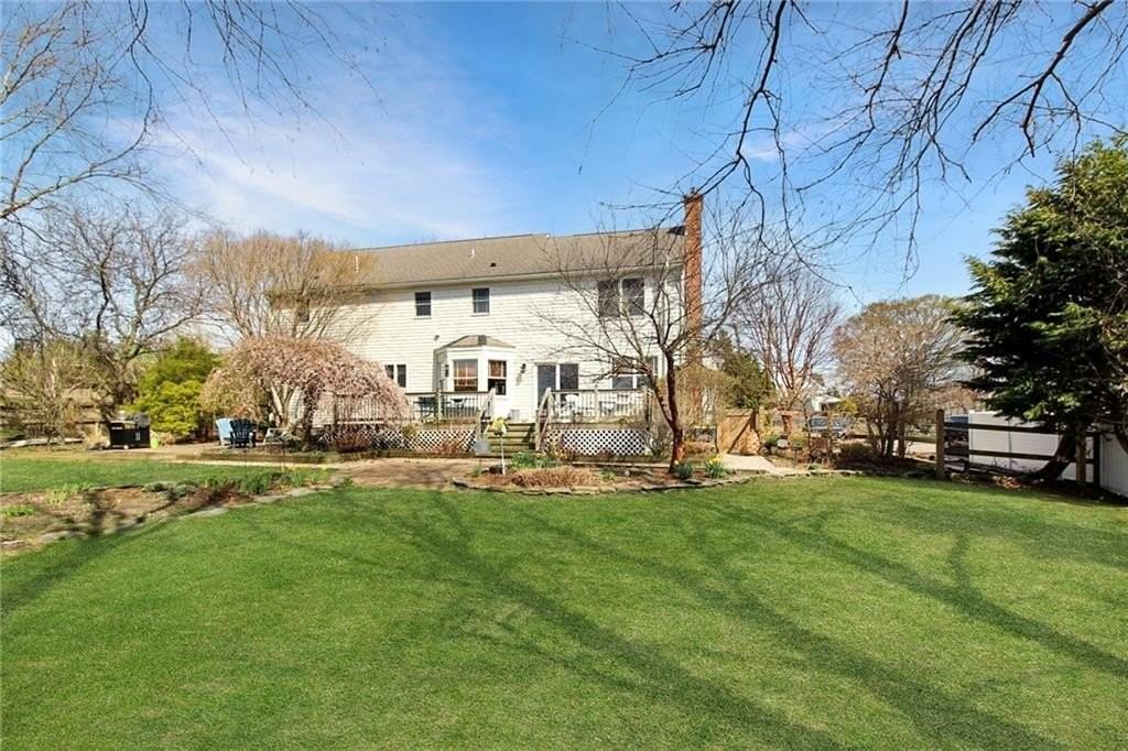 641 Middle Rd - Photo 4 of 32