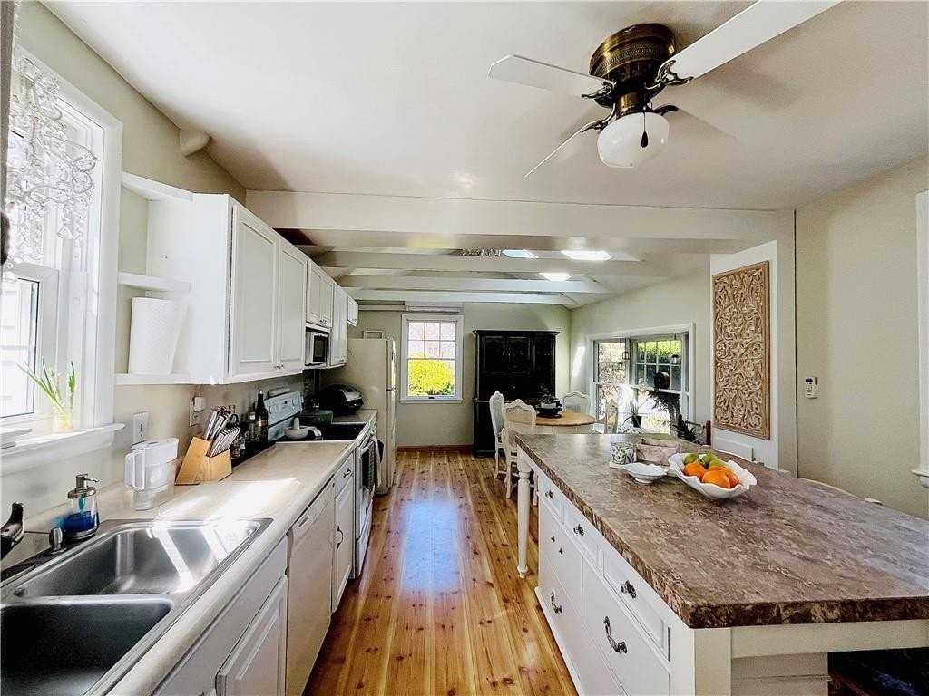 109 Rogers Ave - Photo 3 of 21