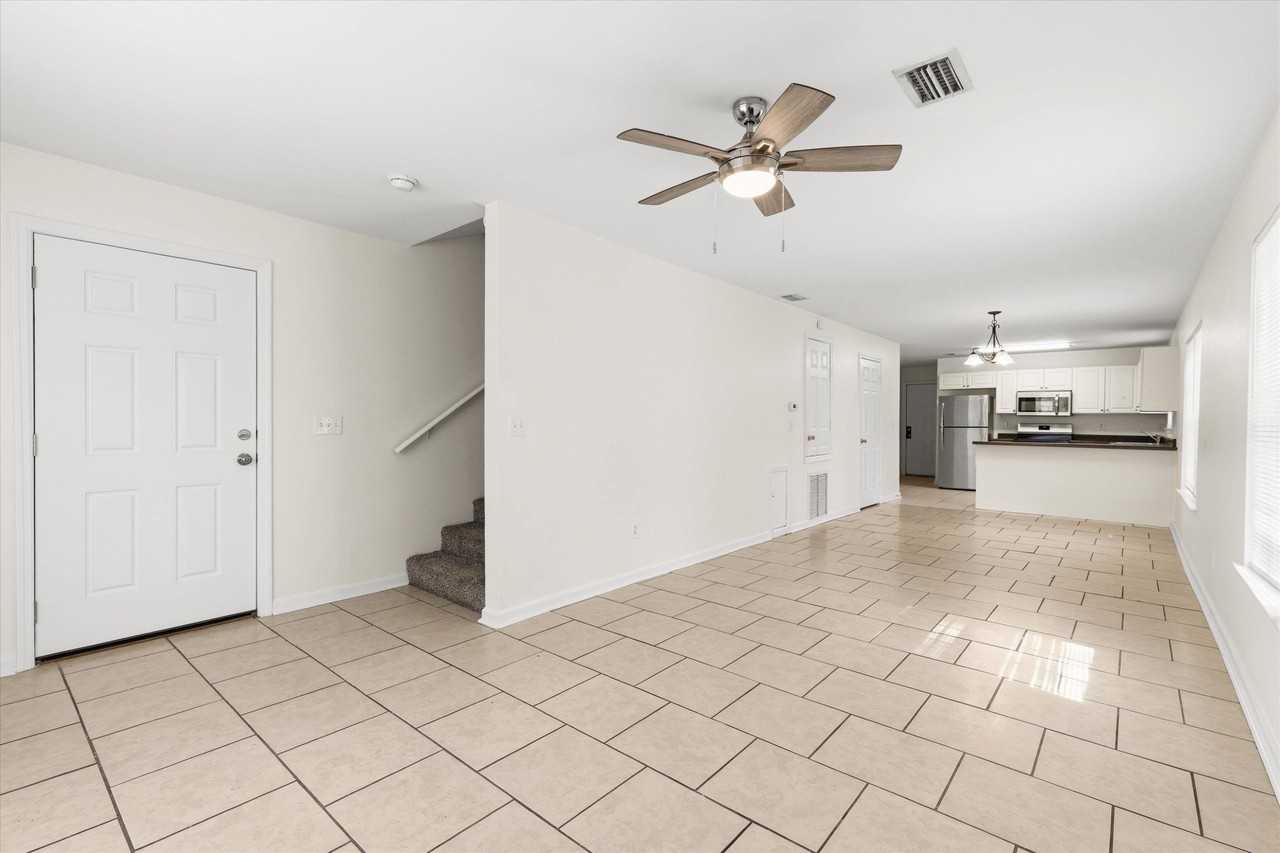 735 Putnam Dr #1 - Photo 4 of 23