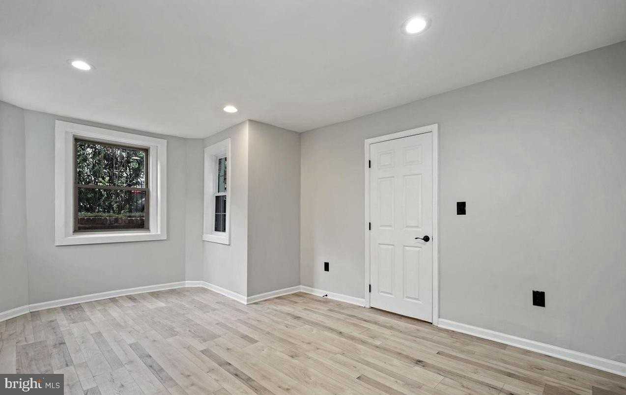 1201 4th St Nw #B - Photo 4 of 17