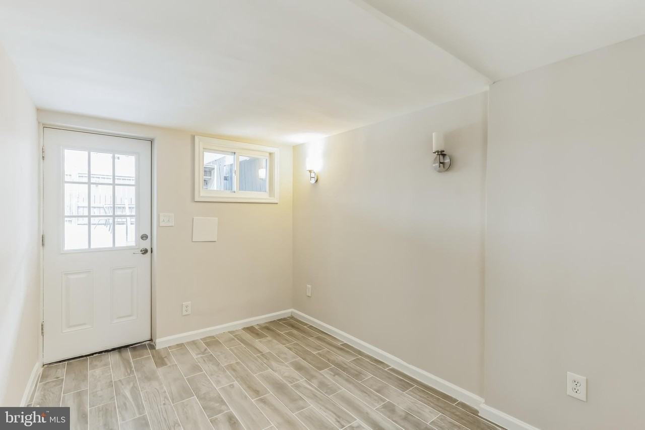 1213 Staples St Ne #B - Photo 2 of 15