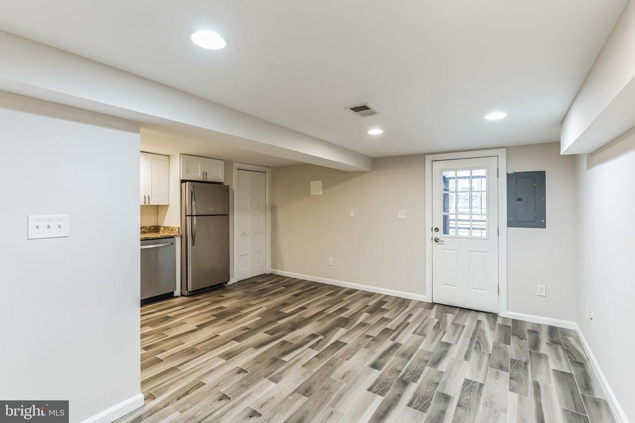 1213 Staples St Ne #B - Photo 3 of 15