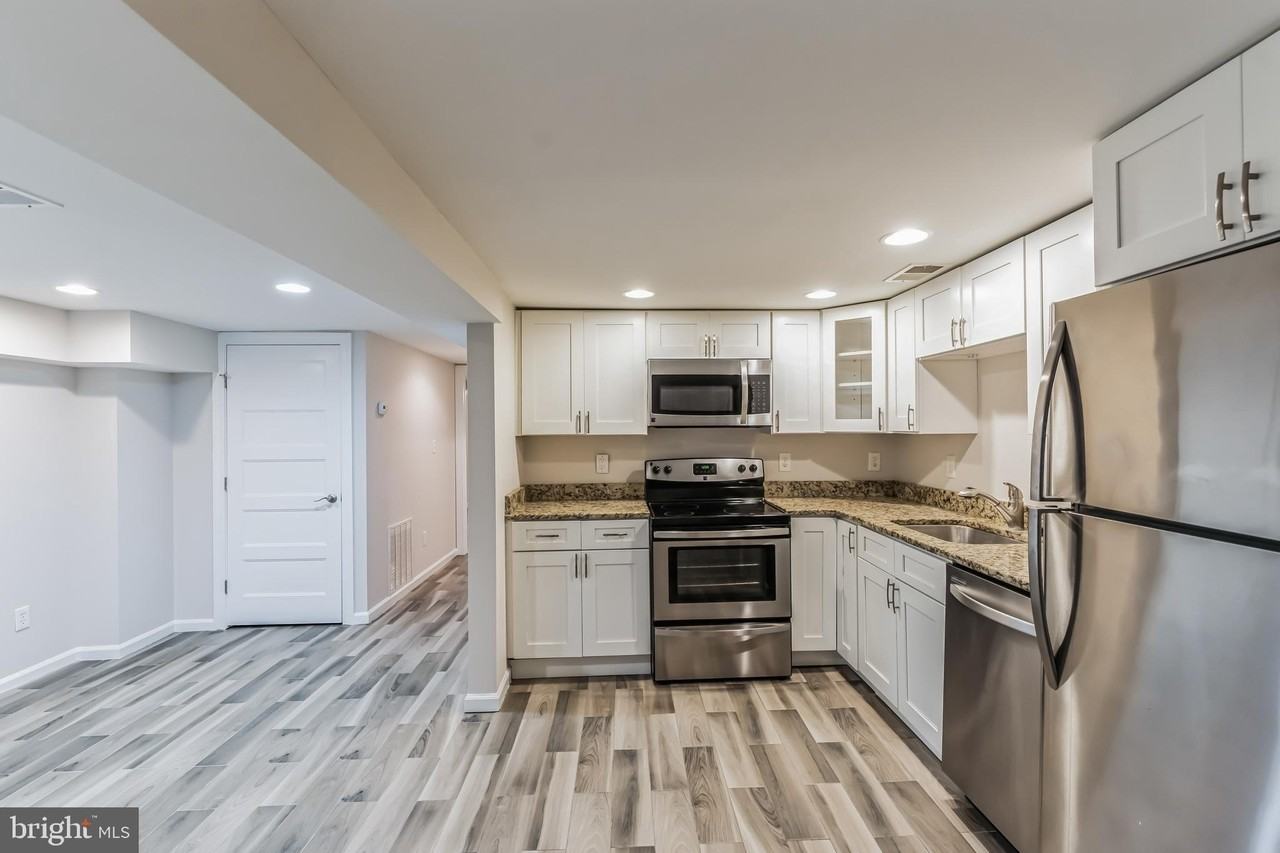 1213 Staples St Ne #B - Photo 4 of 15