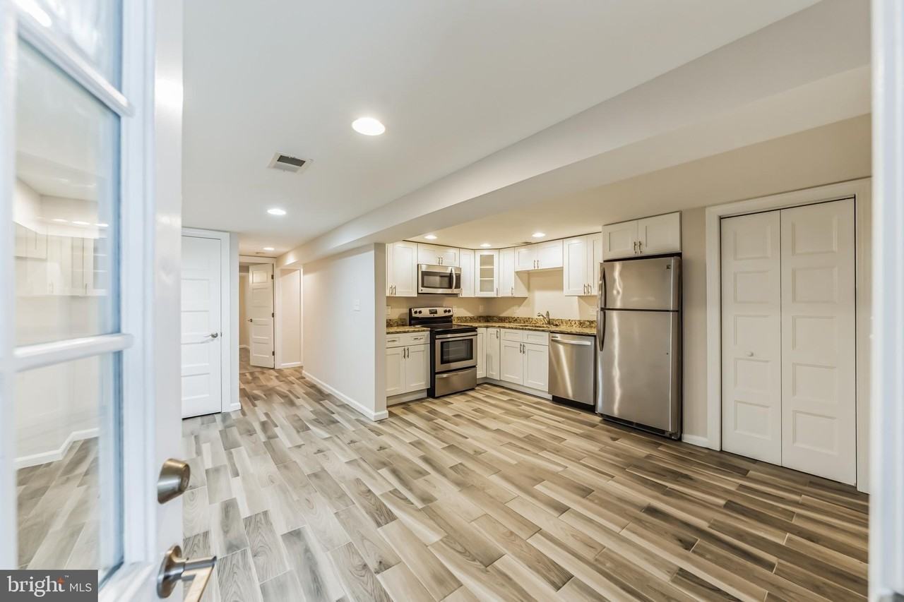 1213 Staples St Ne #B - Photo 5 of 15