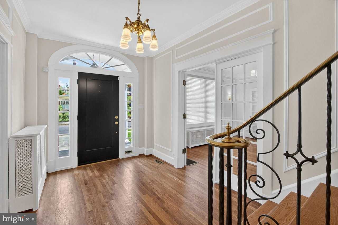 4520 17th St Nw - Photo 2 of 28