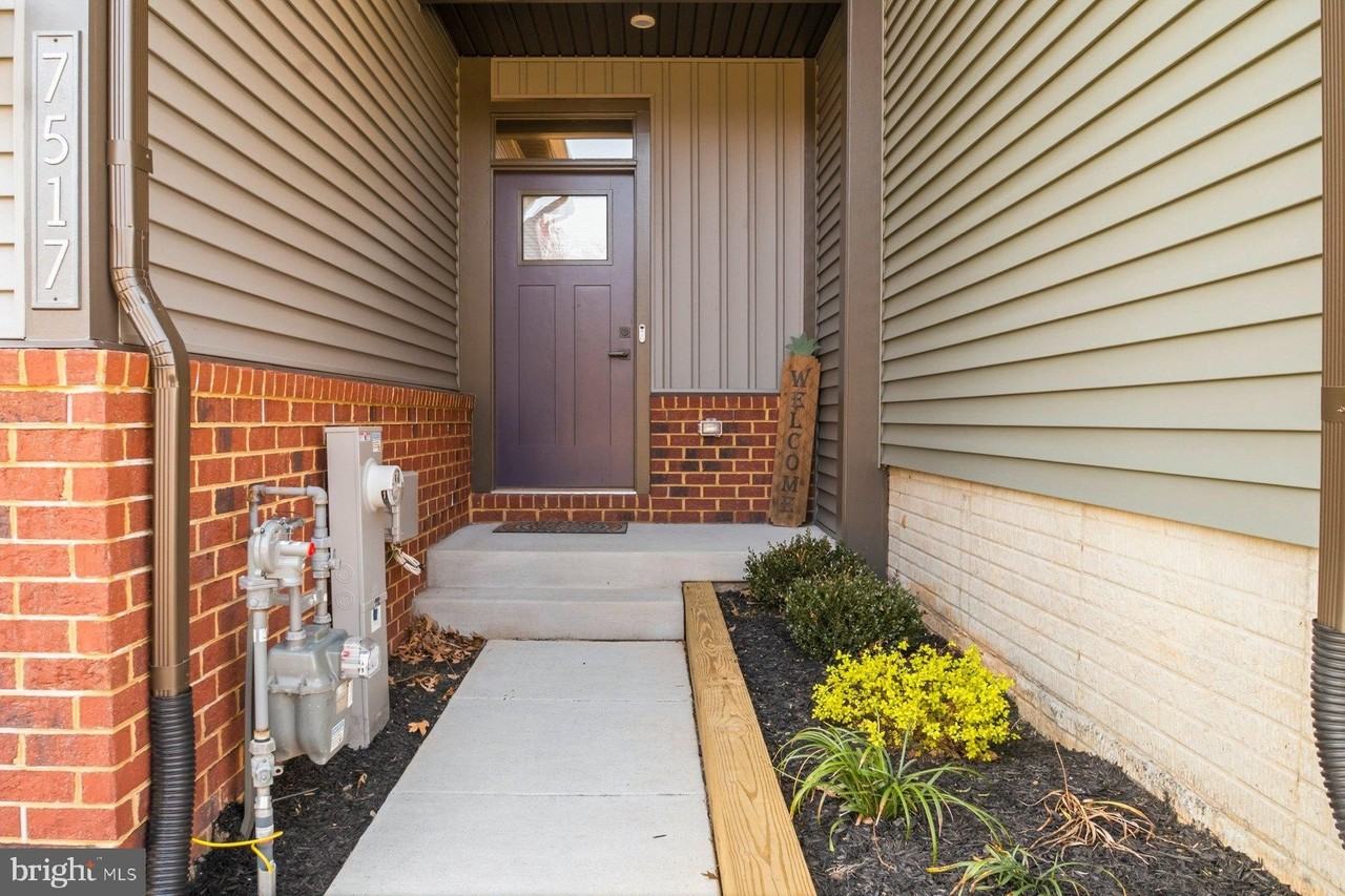 7517 Matapeake Ln - Photo 3 of 37