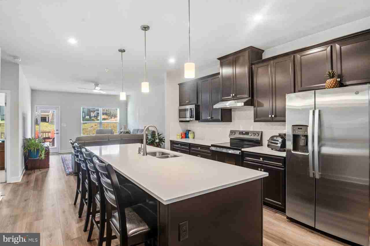 7517 Matapeake Ln - Photo 4 of 37