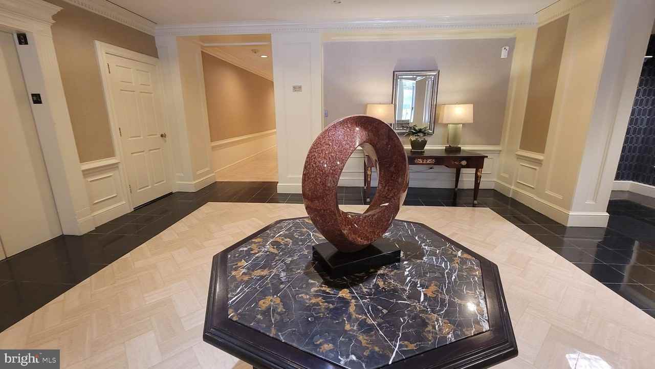 10 E Lee St #705 - Photo 4 of 48