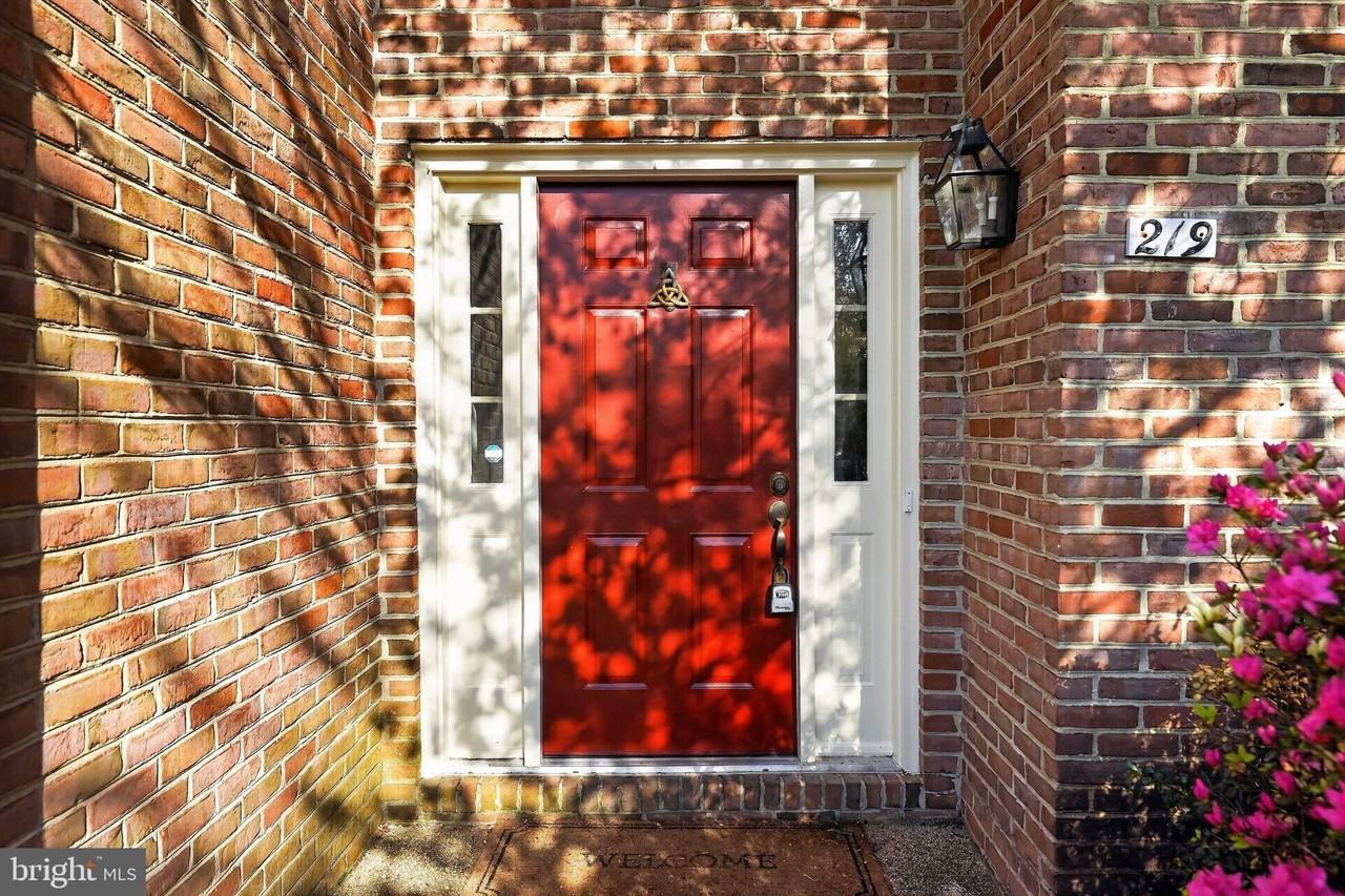 219 Heather Ct - Photo 2 of 29